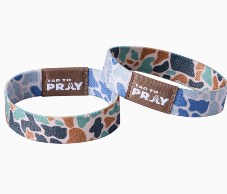 Versible Tap to Pray Classic & Sage Camo