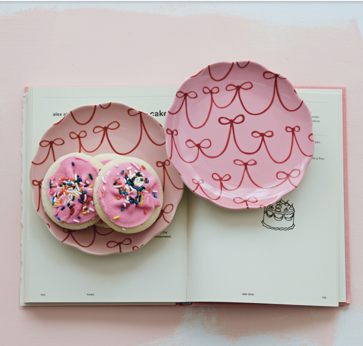 Scalloped Bow Plates
