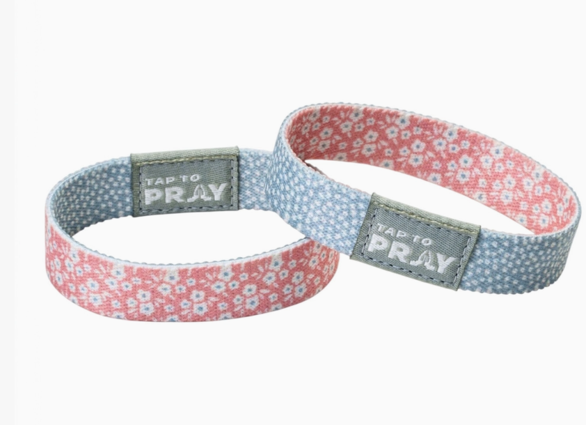 Versible Tap to Pray Poppy & Pepper